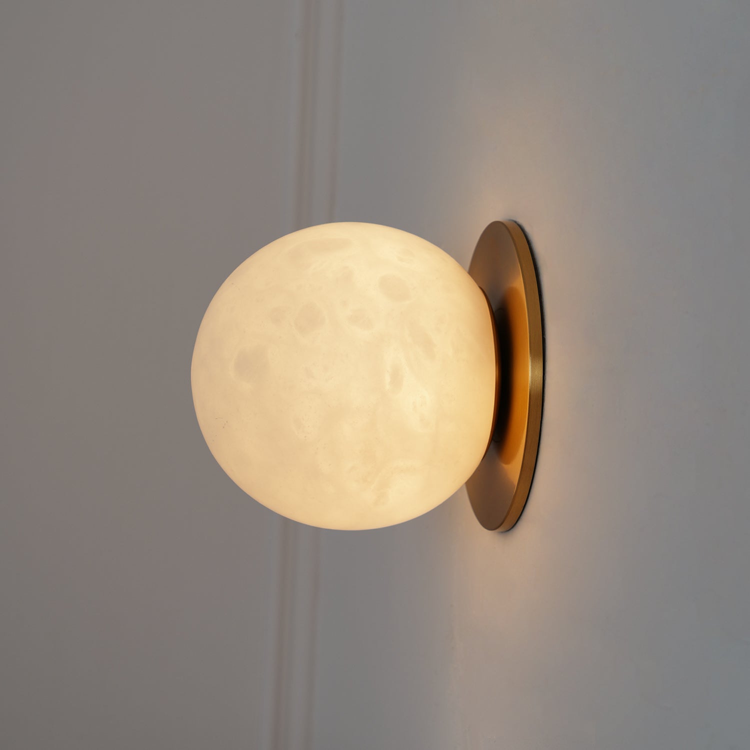 Vevinir Alabaster Globe Wall Light - Lamp Copper