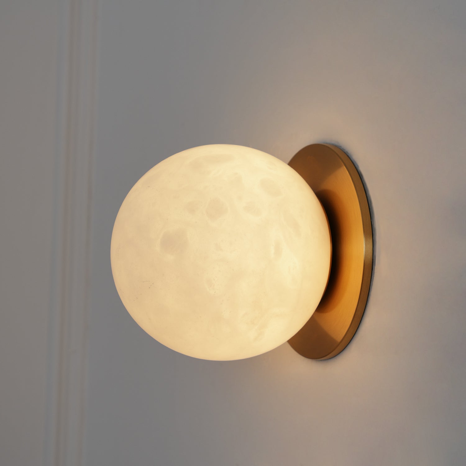 Vevinir Alabaster Globe Wall Light - Lamp Copper